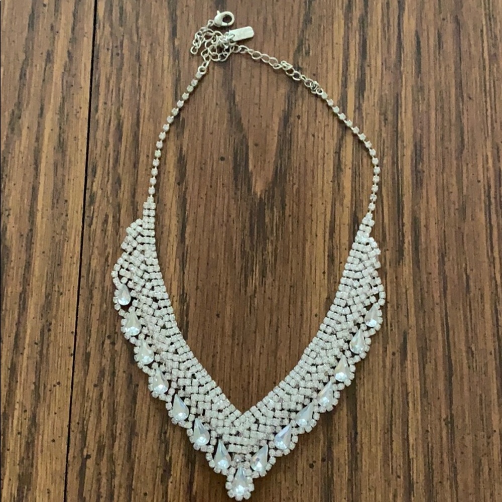silver low necklace